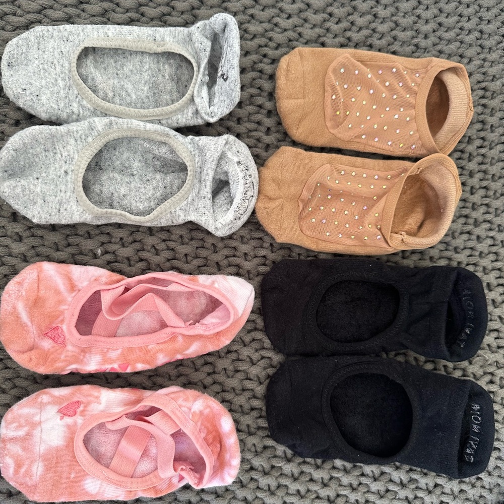 Bundle of Tavi Noir sticky socks